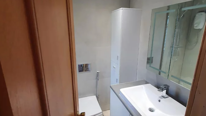 wooden-vanity-white-basin-mirror